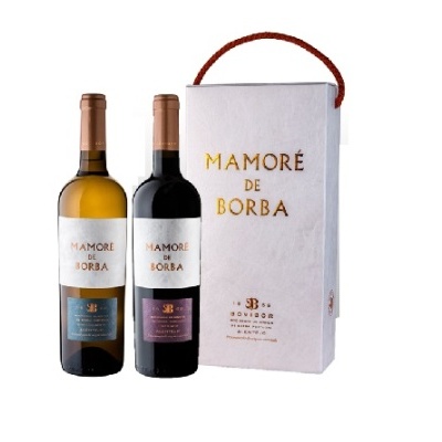 duas garrafas de vinho Mamoré de Borba com caixa branca ao lado