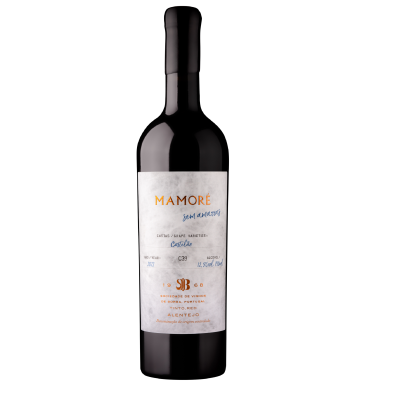 Garrafas de vinho tinto Alentejo MAMORÉ com rótulo branco e dourado