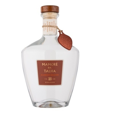 Garrafa de aguardente bagaceira Mamoré da Talha com tampa de madeira e etiqueta castanha