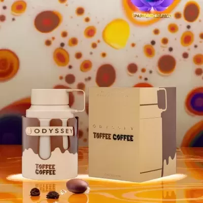 Frasco e embalagem de café toffee ODYSSEY em tons creme e castanho com fundo abstrato colorido