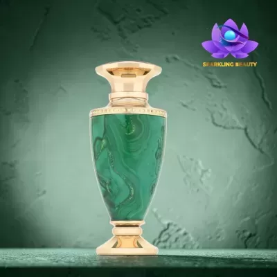 Frasco de perfume verde marmorizado e dourado com logótipo Sparkling Beauty