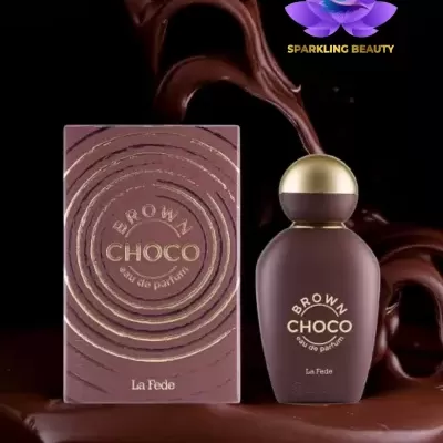 Frasco e caixa de perfume BROWN CHOCO com design castanho e dourado sobre chocolate derretido.