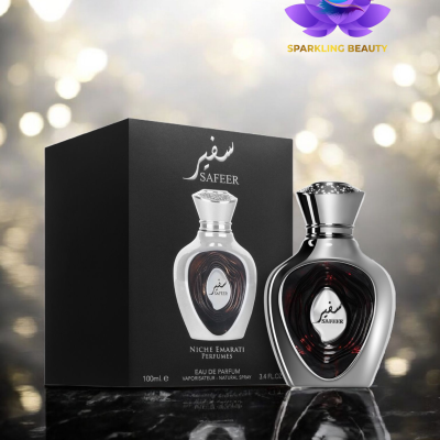 Frasco prateado de perfume Safeer com caixa preta de fundo desfocado