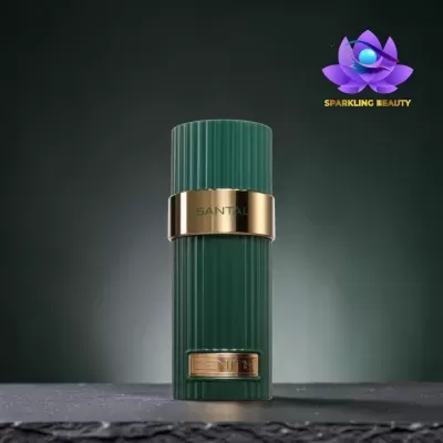 Frasco de perfume verde escuro com detalhes dourados e texto SANTAL e ZENITH sobre superfície escura