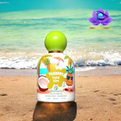 Frasco de perfume decorado com tema tropical na praia