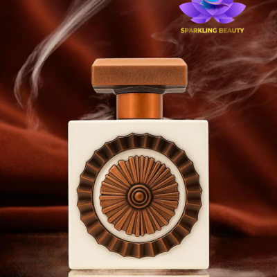 Frasco de perfume branco com detalhe cobre e logo SPARKLING BEAUTY