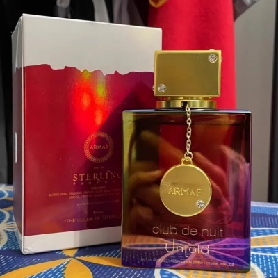 Frasco de perfume Armaf Club de Nuit Untold com embalagem