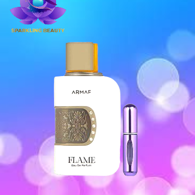 Frasco perfume Armaf Flame e pequeno frasco roxo em fundo azul roxo brilhante