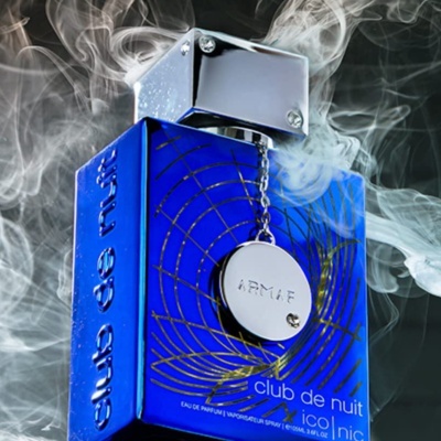 Frasco azul metálico de perfume Club de Nuit Paris com tampa prateada