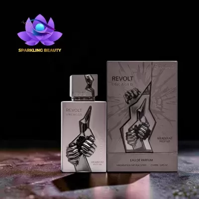 Frasco e caixa de perfume REVOLT UNRAGED ARABIYAT cinza metálico com design em relevo e logo Sparkling Beauty