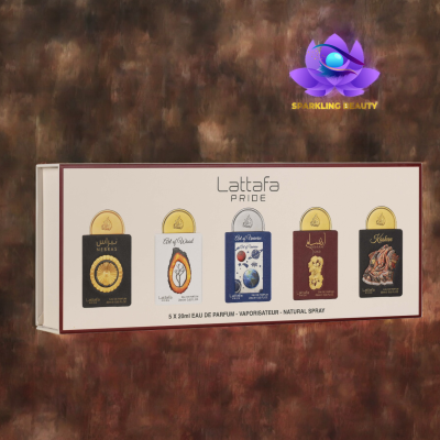 Conjunto de cinco perfumes Lattafa Pride com embalagem branca e fundo castanho-escuro.