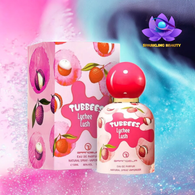 Perfume Tubbees Lychee Lush com caixa e frasco decorados com imagens de lichias e tampa vermelha