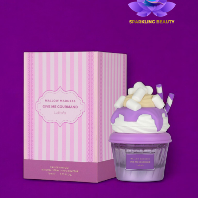 Frasco de perfume decorado como cupcake ao lado da sua caixa rosa com listras verticais