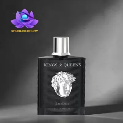 Frasco preto de perfume Kings & Queens Excellence com relevo de cabeça clássica