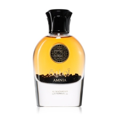 Frasco de perfume âmbar com tampa preta e texto AMNIA, AL WATANIAH ETERNAL