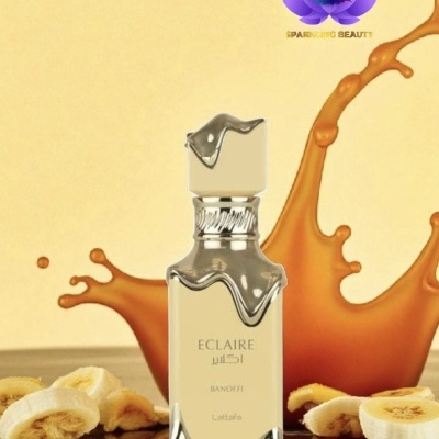 Frasco de perfume ECLAIRE BANOFFI com fatias de banana e líquido castanho ao fundo