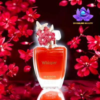 Frasco de perfume Whisper MAISON ASRAR decorado com flores e borboleta, rodeado por flores vermelhas.