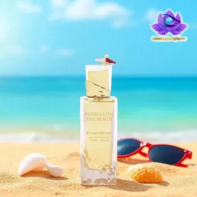 Frasco de perfume Vanilla on the Beach na areia da praia com conchas e óculos de sol vermelhos