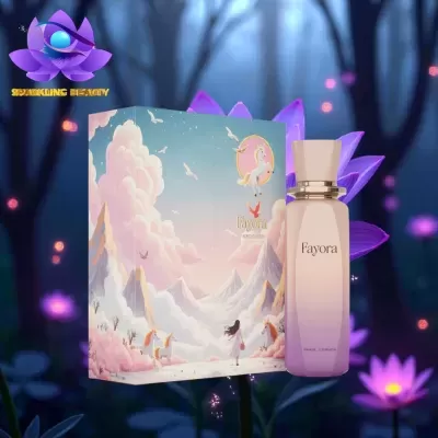 Frasco de perfume Favora rosa claro com embalagem ilustrada colorida