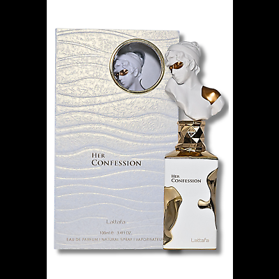 Frasco de perfume 'Her Confession' com tampa em busto branco e dourado e embalagem branca texturizada