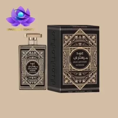 Frasco e caixa de perfume OUD MYSTERY INTENSE com decoração geométrica dourada e preta