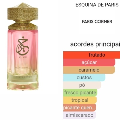 Frasco de perfume KHAIR com líquido rosa e tampa dourada, texto e lista de acordes olfativos ao lado