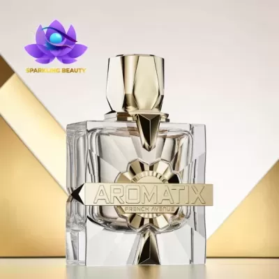Frasco de perfume Aromatix em vidro transparente com detalhes dourados.