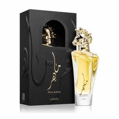 Frasco de perfume Maahir Lattafa com tampa dourada em forma de cabeça de cavalo ao lado da caixa preta com detalhes dourados.