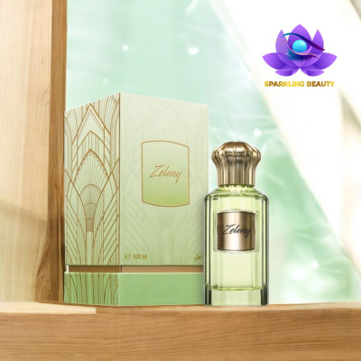 Frasco e caixa de perfume verdes e dourados com o nome Zeleny e logo Sparkling Beauty