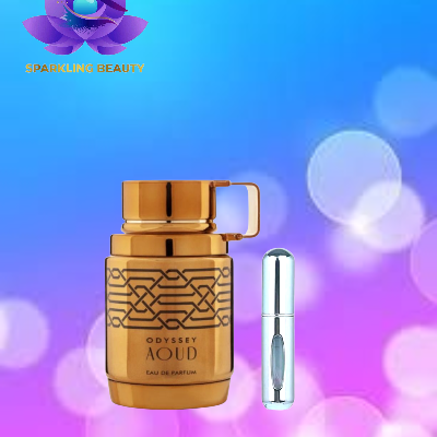 Frasco dourado de perfume ODYSSEY AOUD e frasco pequeno prata sobre fundo colorido com logotipo