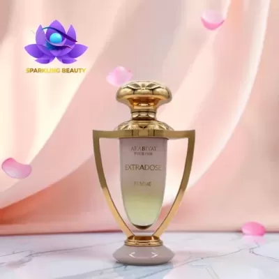 Frasco de perfume ARABIYAT PRESTIGE EXTRADOSE FEMME com tampa dourada e suporte dourado