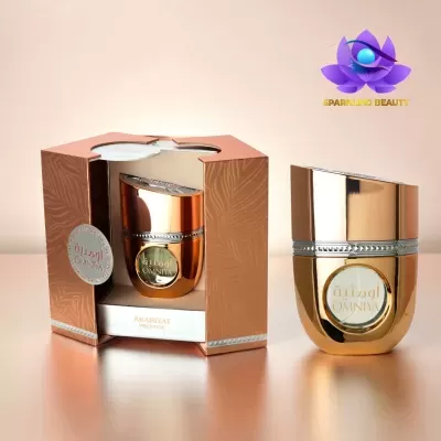 Frasco e caixa de perfume dourado Arabiyat Prestige Ómniya com logo Sparkling Beauty