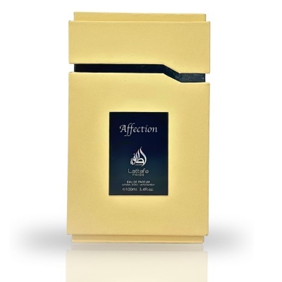 Frasco de perfume amarelo claro com etiqueta preta e texto Affection Lattafa Pride