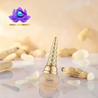 Frasco de verniz para unhas Gelato com tampa dourada em forma de cone e amendoins ao fundo