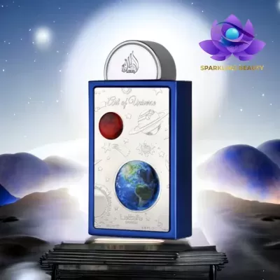 Frasco de perfume azul com decoração espacial e logo Sparkluz Beauty