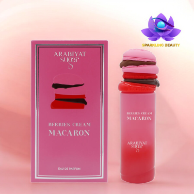 Perfume Berries Cream Macaron com frasco e embalagem rosa e tampa com design de macaron.