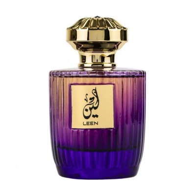 Frasco de perfume roxo com tampa dourada e etiqueta LEEN