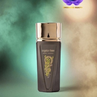 Frasco de perfume preto com tampa dourada e texto decorativo