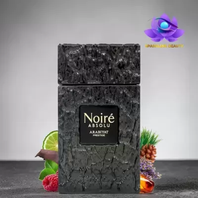 Frasco preto texturizado de perfume Noiré Absolu Arabiyat Prestige com elementos naturais ao fundo