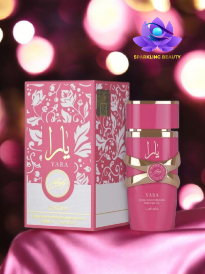 Frasco e caixa de perfume YARA da Lattafa rosa com detalhes dourados e padrão floral branco