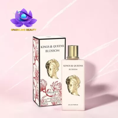 Perfume Kings & Queens Blossom com caixa decorada e fundo rosa