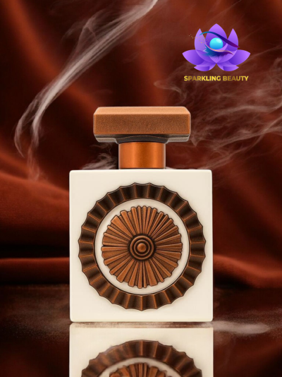 Frasco de perfume branco com detalhe cobre e logo SPARKLING BEAUTY