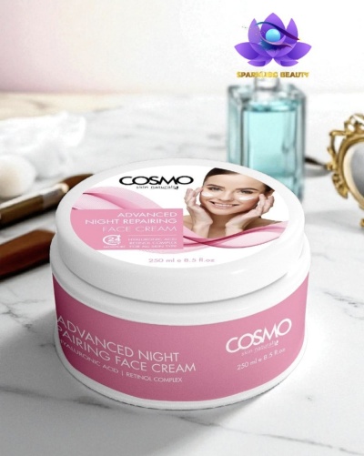 Creme facial COSMO Advanced Night Repairing Face Cream 250 ml em embalagem branca e rosa com rosto feminino na tampa