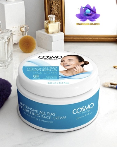 Creme facial hidratante COSMO Intensive All Day Moisturizing Face Cream em embalagem azul e branco