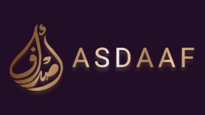Logótipo com caligrafia árabe dourada e texto ASDAAF em fundo roxo escuro