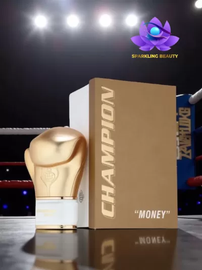 Frasco de perfume em forma de luva de boxe dourada com caixa castanha e letras CHAMPION 
