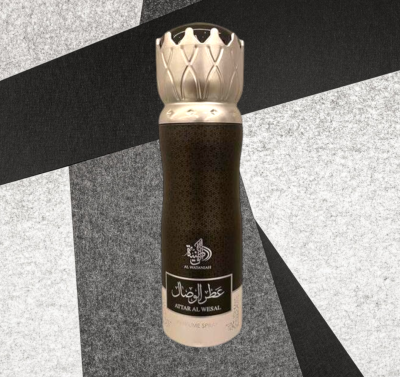 Frasco de spray perfumado preto e dourado com texto Artaf Al Wesal