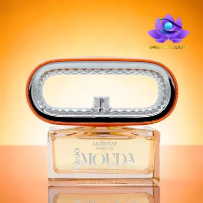 Frasco de perfume ARABIYAT MOUDA com tampa oval prateada sobre fundo alaranjado
