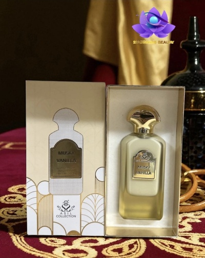 Perfume Musk Vanilla num frasco de vidro fosco e embalagem branca com detalhes dourados