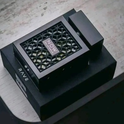 Frasco de perfume masculino RAVE com etiqueta NOW Eau de Parfum e embalagem preta.